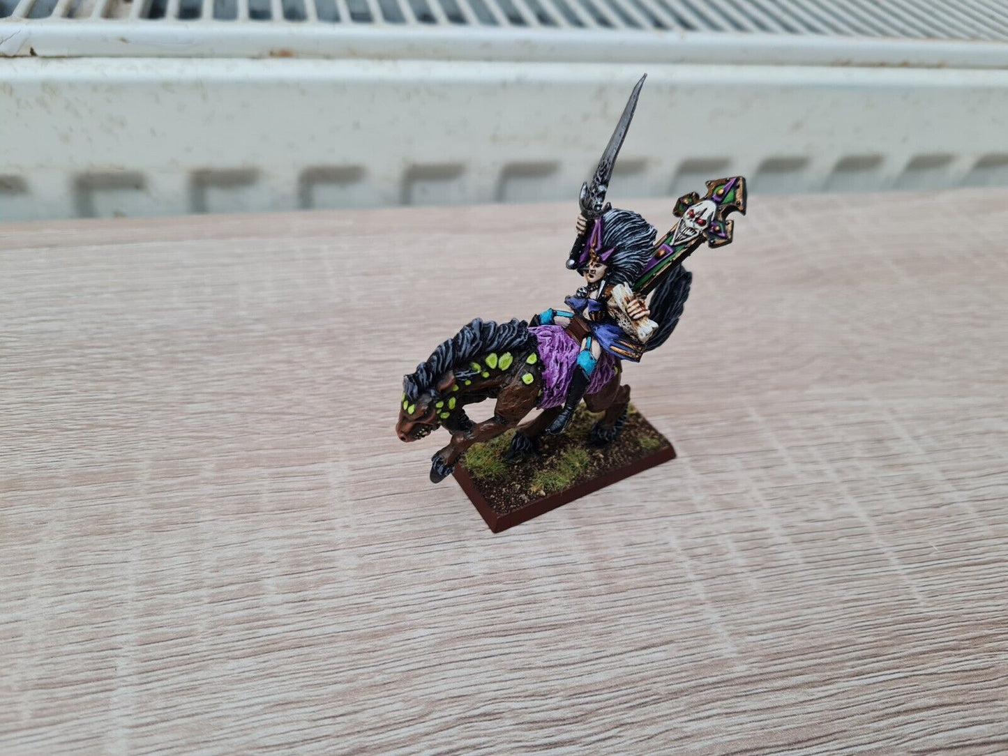 Warhammer Dark Elf Sorcerer On Mounted Medal Oop Nicely Painted And Based