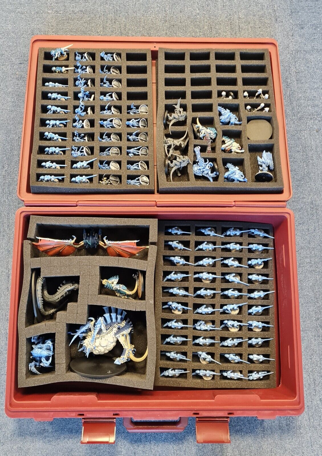 Warhammer 40k Tyranid Army With Case